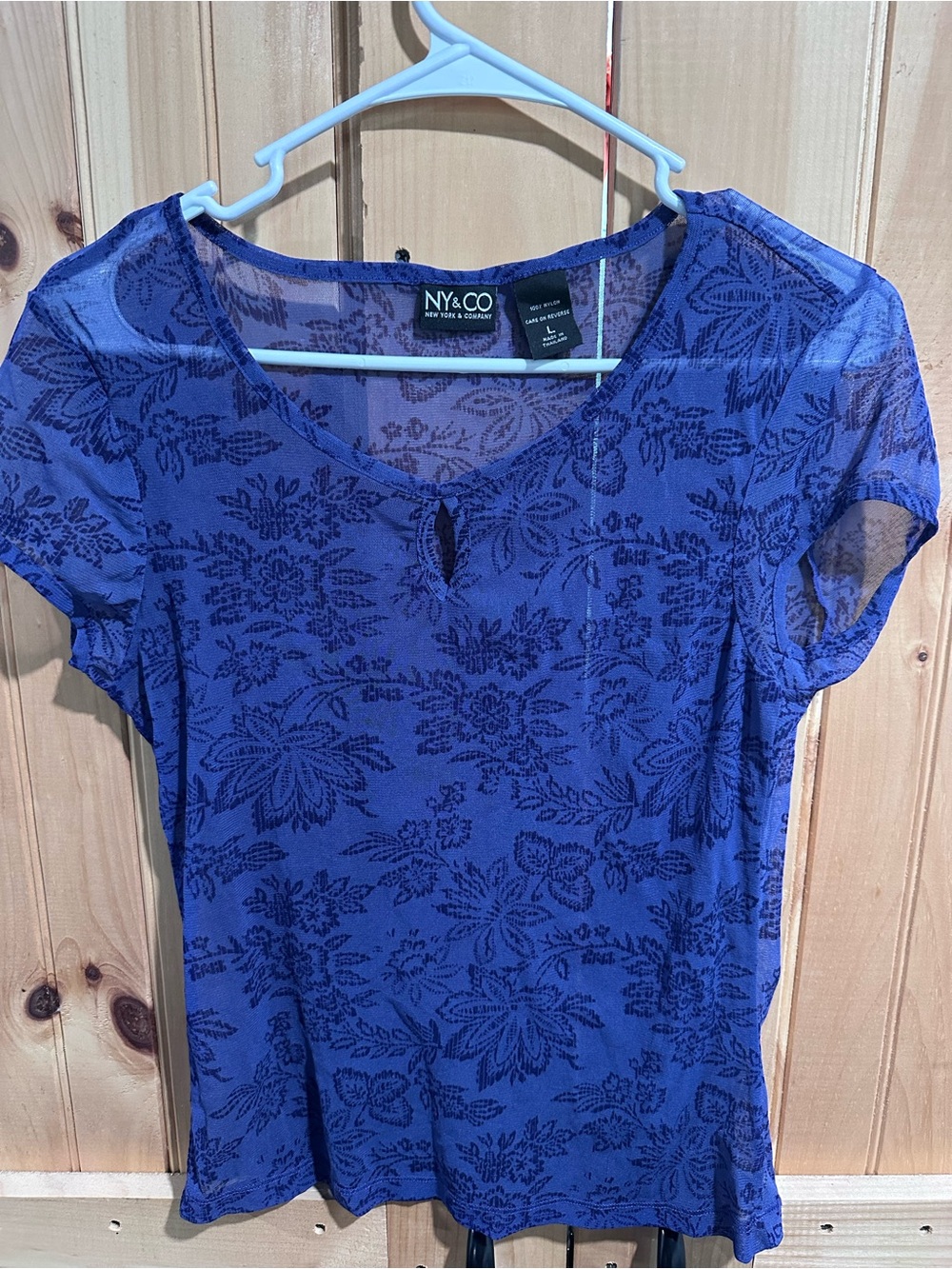 New York & Company Royal Blue Floral Keyhole Short Sleeve Top